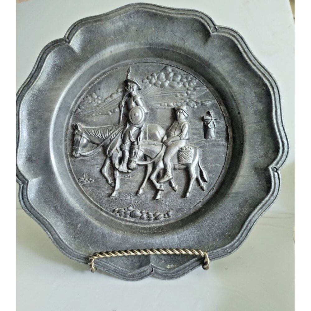 Vintage Pewter Hanging Plate Don Quijote and Sancho Panza 1960's 8 3/4"